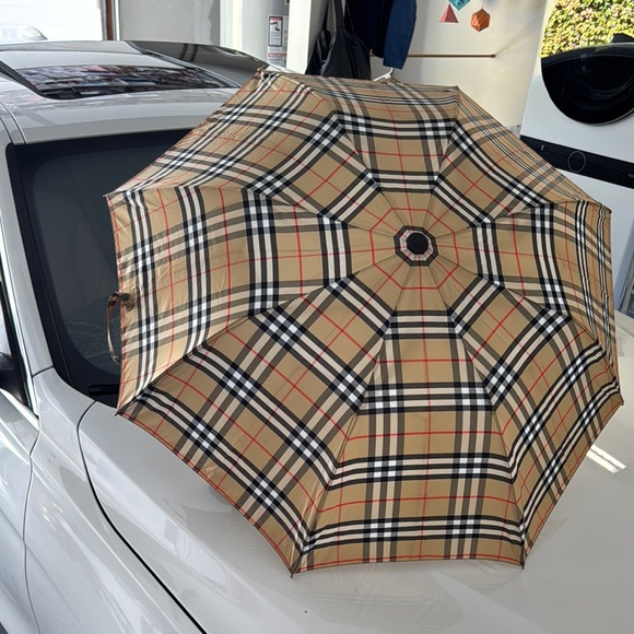 Burberry Beige and Black Check Umbrella - Picture 7 of 11